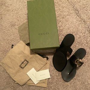 Gucci shoes GG T-strap sandal